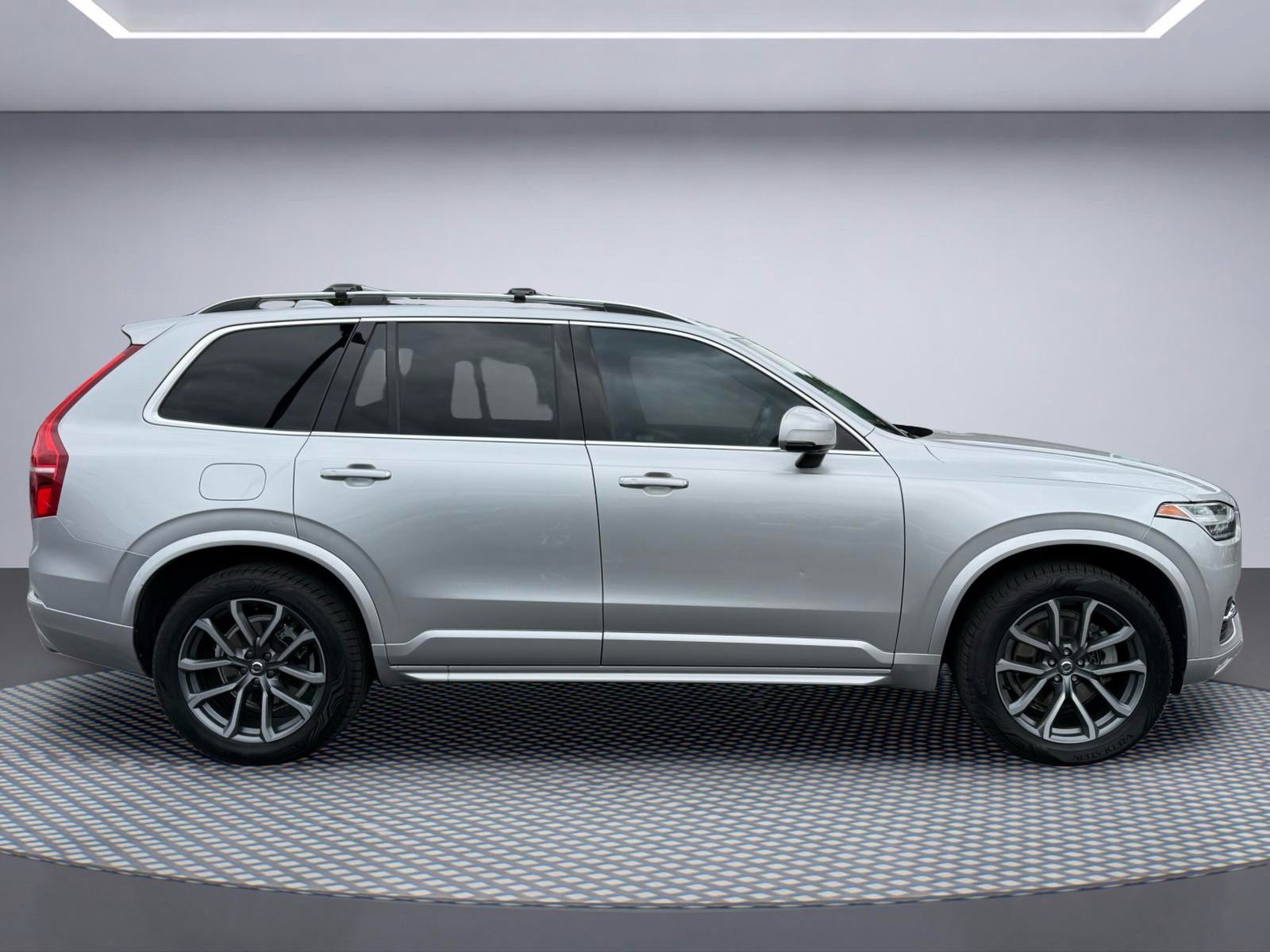 Used 2016 Volvo XC90 T6 Momentum w/ Momentum Plus Package AWD/4WD image 10