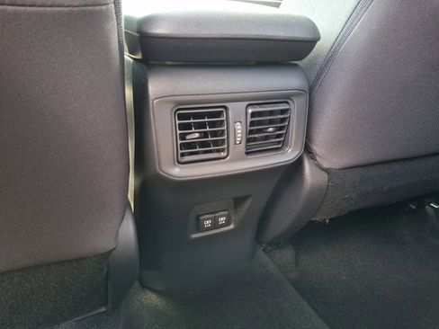 Used 2019 Toyota RAV4 XLE w/ Carpet Mat Package AWD/4WD image 12