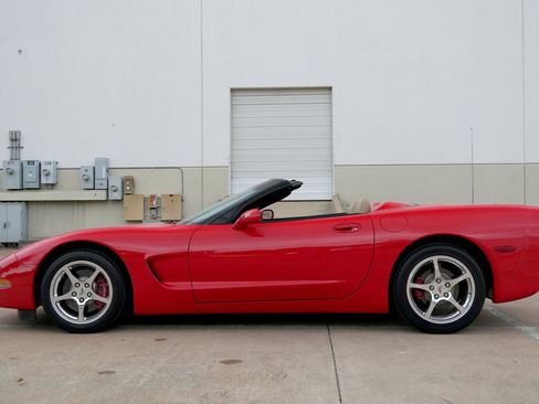 Used 2004 Chevrolet Corvette Convertible w/ Preferred Equipment Group RWD image 14