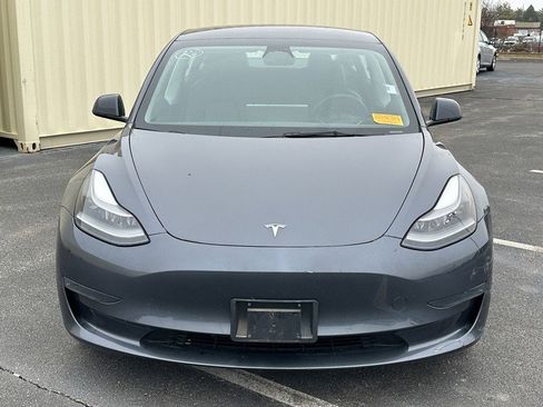 Used 2023 Tesla Model 3 Standard Range image 2