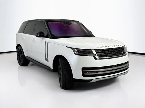 Used 2023 Land Rover Range Rover SE AWD/4WD image 3