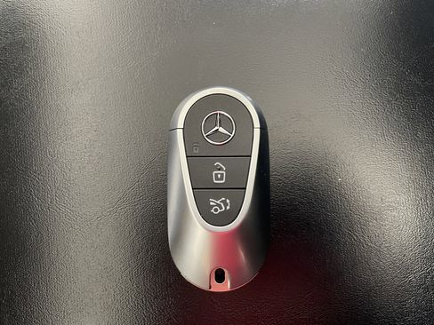 Used 2025 Mercedes-Benz GLC 300 image 23