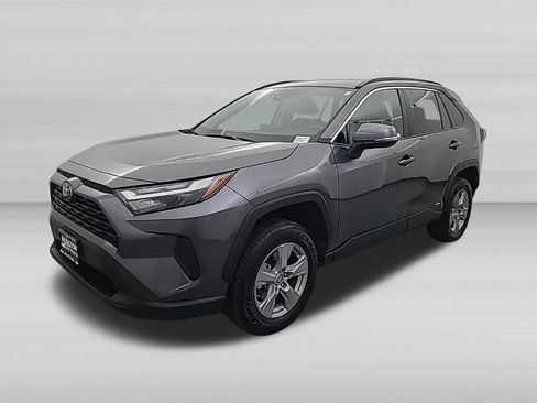 Used 2024 Toyota RAV4 LE AWD/4WD image 7
