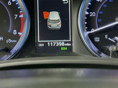 Used 2019 Toyota Highlander XLE image 19