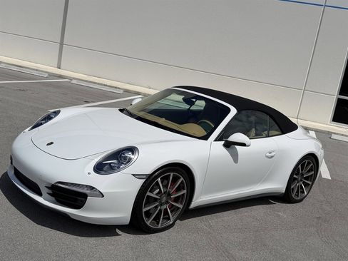 Used 2013 Porsche 911 Carrera 4S image 3