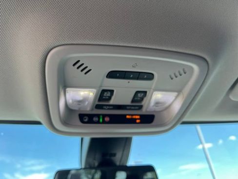 Used 2019 Chevrolet Traverse Premier w/ Driver Confidence II Package FWD image 26