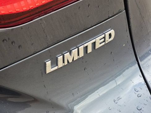 Used 2023 Toyota Venza Limited AWD/4WD image 9