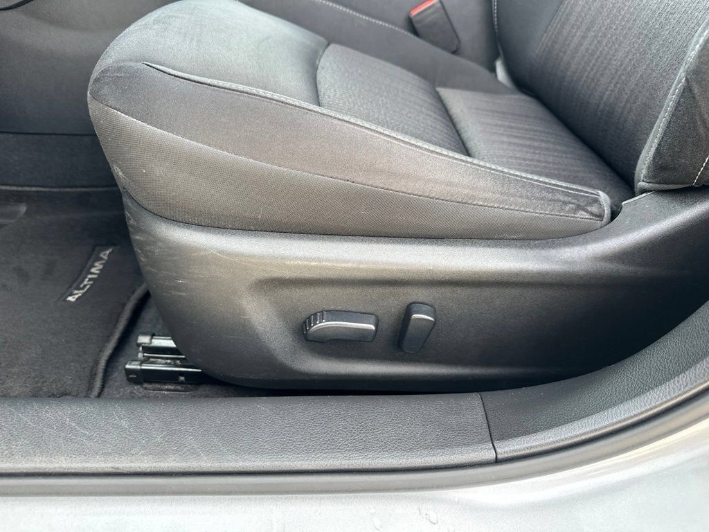 Used 2021 Nissan Altima 2.5 SV FWD image 12