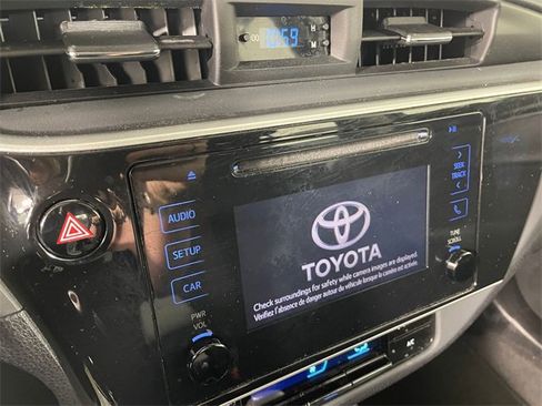 Used 2018 Toyota Corolla LE image 7