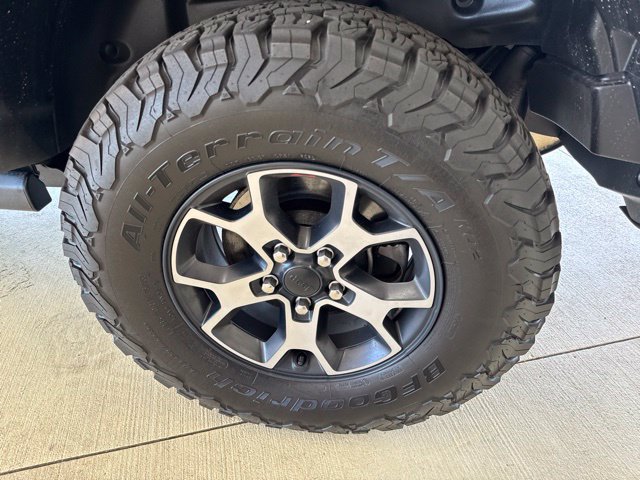 Used 2019 Jeep Wrangler Unlimited Rubicon w/ Dual Top Group AWD/4WD image 39