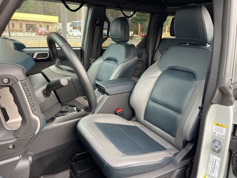 Used 2024 Ford Bronco Outer Banks image 19