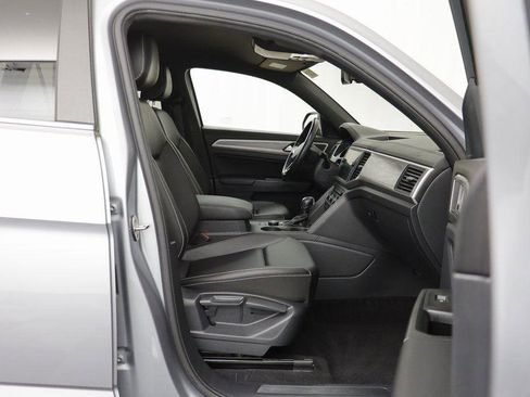 Used 2020 Volkswagen Atlas Cross Sport SE image 17