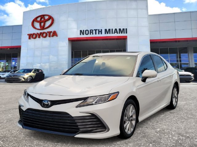 Used 2024 Toyota Camry LE w/ Convenience Package FWD image 2