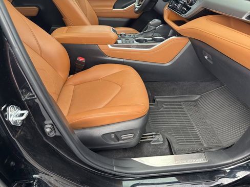 Used 2024 Toyota Highlander Platinum AWD/4WD image 24