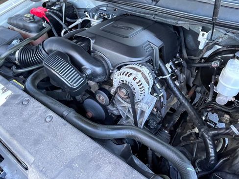 Used 2011 Cadillac Escalade Premium image 35