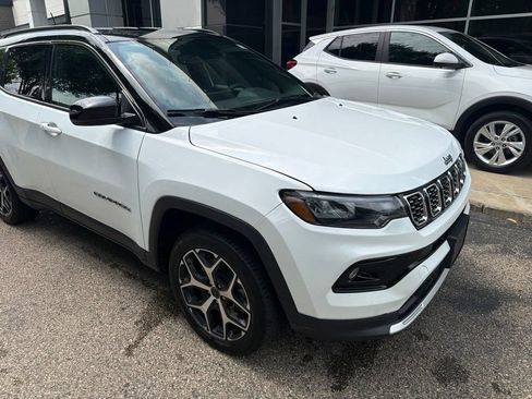 Used 2025 Jeep Compass Limited AWD/4WD image 9