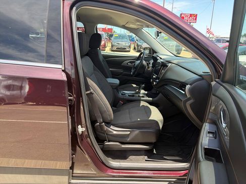 Used 2019 Chevrolet Traverse LT FWD image 24