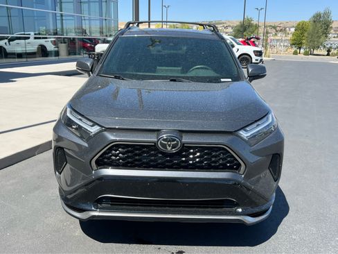 Used 2025 Toyota RAV4 SE AWD/4WD image 3