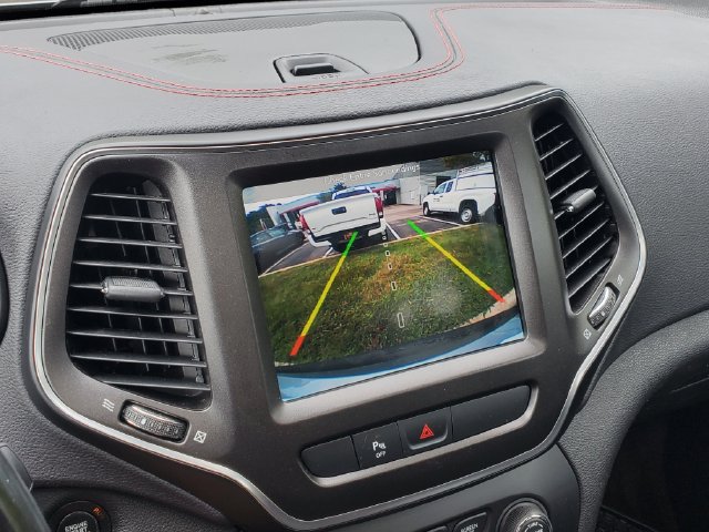 Used 2019 Jeep Cherokee Trailhawk AWD/4WD image 31