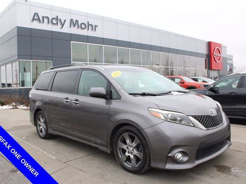 Used 2017 Toyota Sienna SE Premium image 1