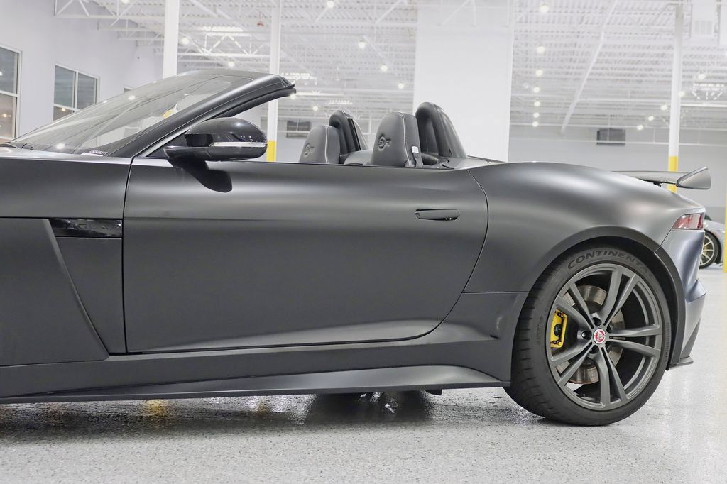 Used 2017 Jaguar F-TYPE SVR AWD/4WD image 4