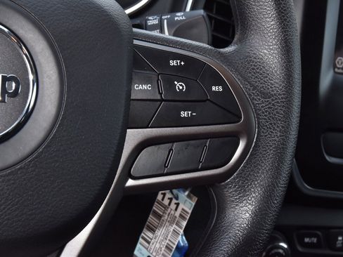 Used 2021 Jeep Cherokee Latitude image 24