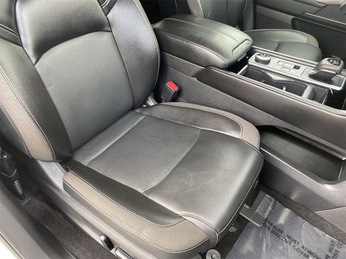 Used 2022 Nissan Pathfinder SL w/ Lighting Package (N92) image 10