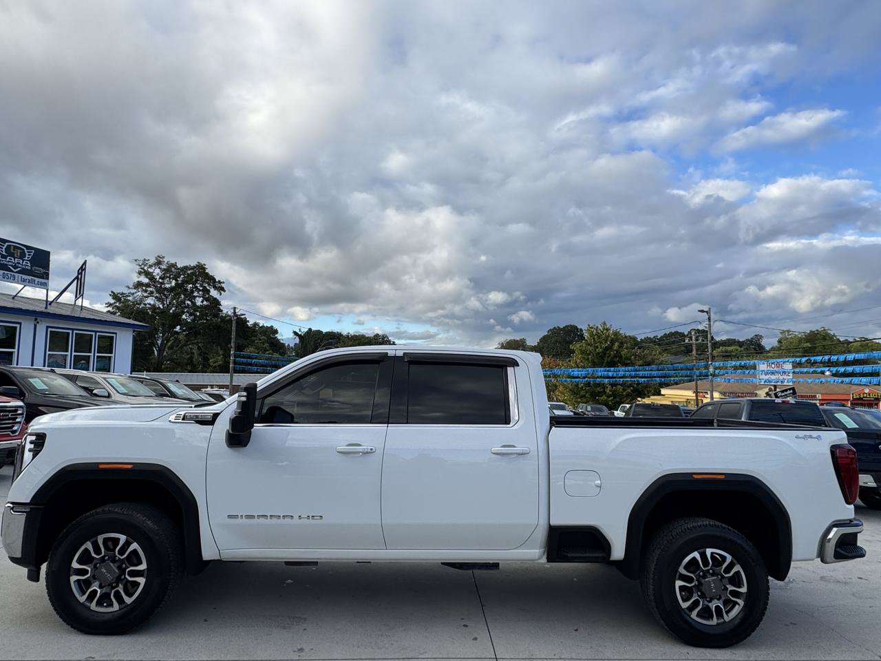 Used 2024 GMC Sierra 2500 SLE w/ SLE Value Package; AWD/4WD image 4