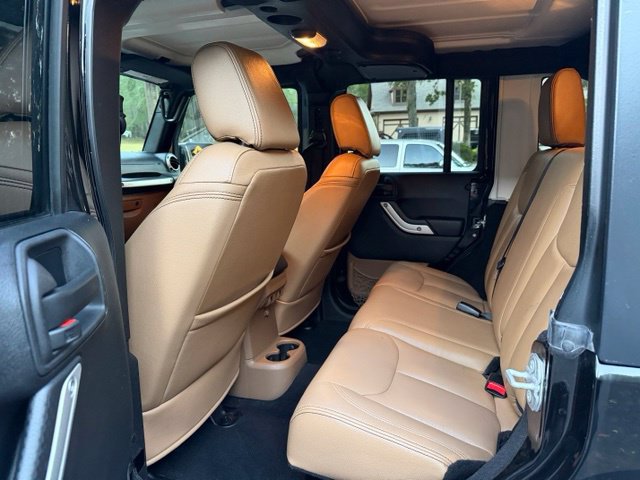 Used 2015 Jeep Wrangler Unlimited Rubicon AWD/4WD image 10