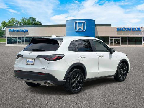 Used 2023 Honda HR-V Sport image 4