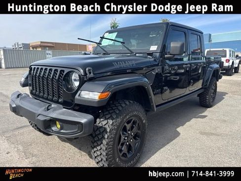 Used 2022 Jeep Gladiator Sport AWD/4WD image 1