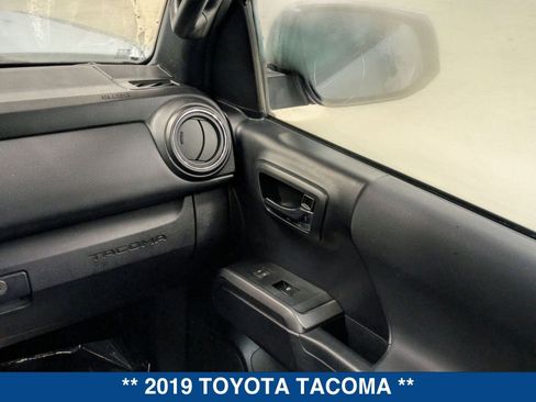 Used 2019 Toyota Tacoma TRD Off-Road image 17