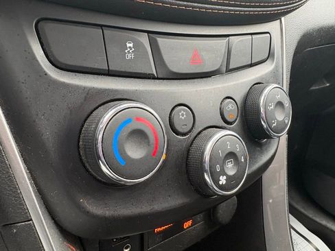 Used 2019 Chevrolet Trax LT w/ LT Convenience Package image 26