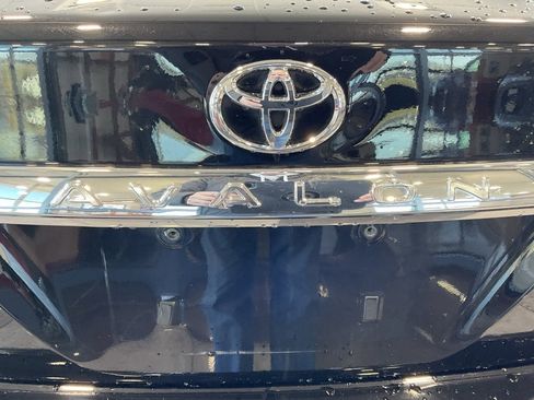 Used 2012 Toyota Avalon Limited image 22