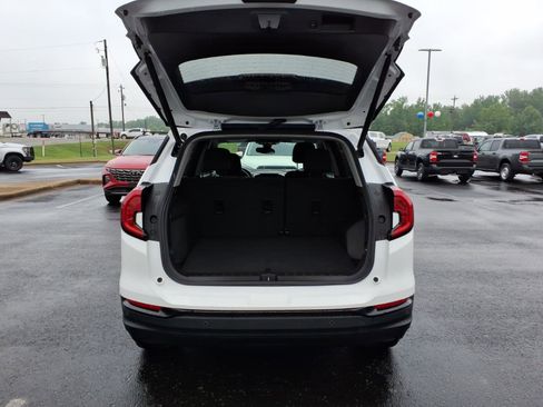 Used 2023 GMC Terrain SLE w/ Driver Convenience Package FWD image 5