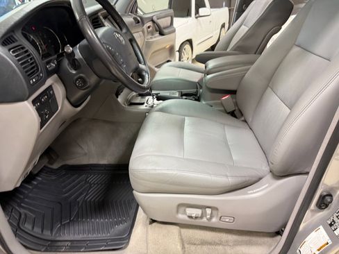Used 2006 Toyota Land Cruiser image 17