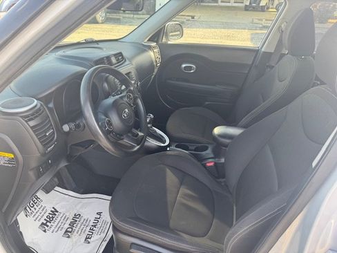 Used 2016 Kia Soul Base image 11