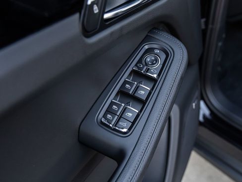 Certified 2026 Porsche Macan image 23