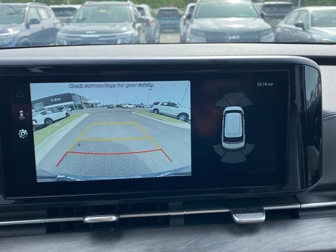 Used 2024 Kia Carnival EX FWD image 18
