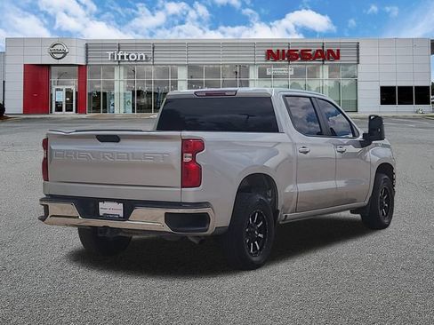 Used 2021 Chevrolet Silverado 1500 LT AWD/4WD image 7
