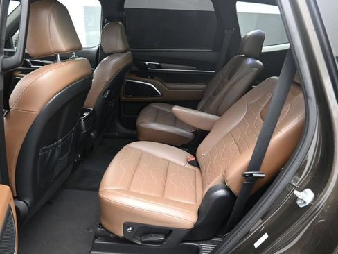 Used 2022 Kia Telluride SX w/ SX Prestige Package AWD/4WD image 13