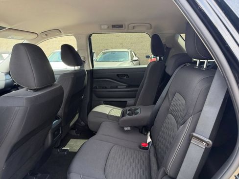 Used 2025 Nissan Pathfinder SV FWD image 27