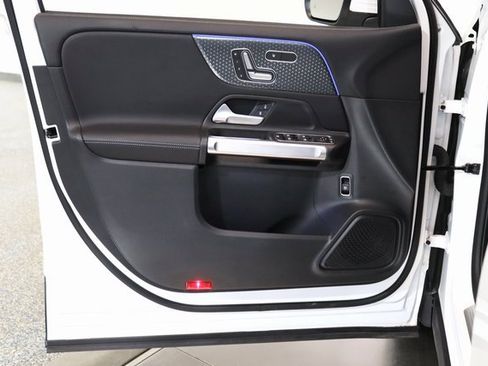 Used 2025 Mercedes-Benz GLB 250 GLB 250 image 17