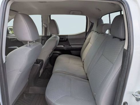 Used 2022 Toyota Tacoma SR5 RWD image 13