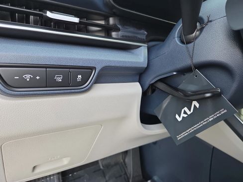 New 2026 Kia Carnival EX FWD image 27