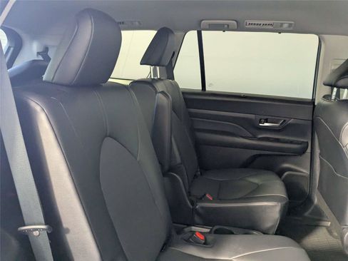 Certified 2024 Toyota Grand Highlander FWD image 27