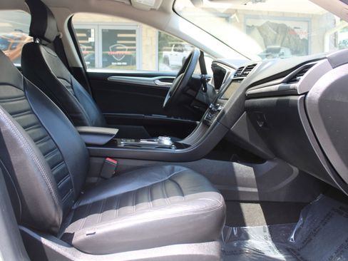 Used 2019 Ford Fusion SE image 7