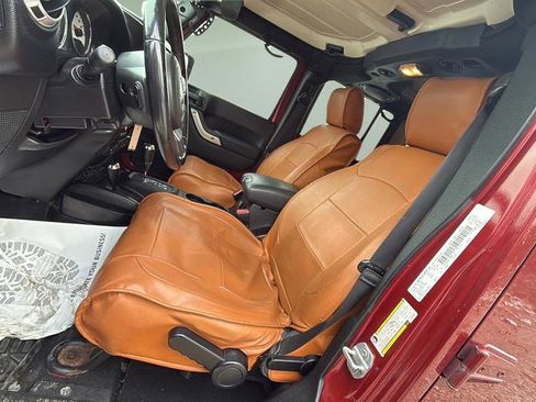 Used 2012 Jeep Wrangler Unlimited Sahara image 16