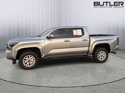 Certified 2024 Toyota Tacoma SR5 AWD/4WD image 3
