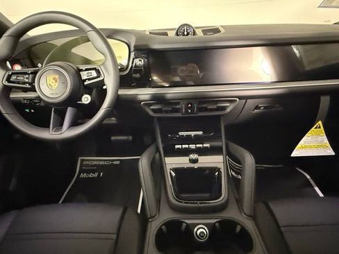 New 2025 Porsche Cayenne Coupe image 21